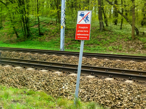 Mandaty dla mężczyzn spacerujących po torach w Iławie